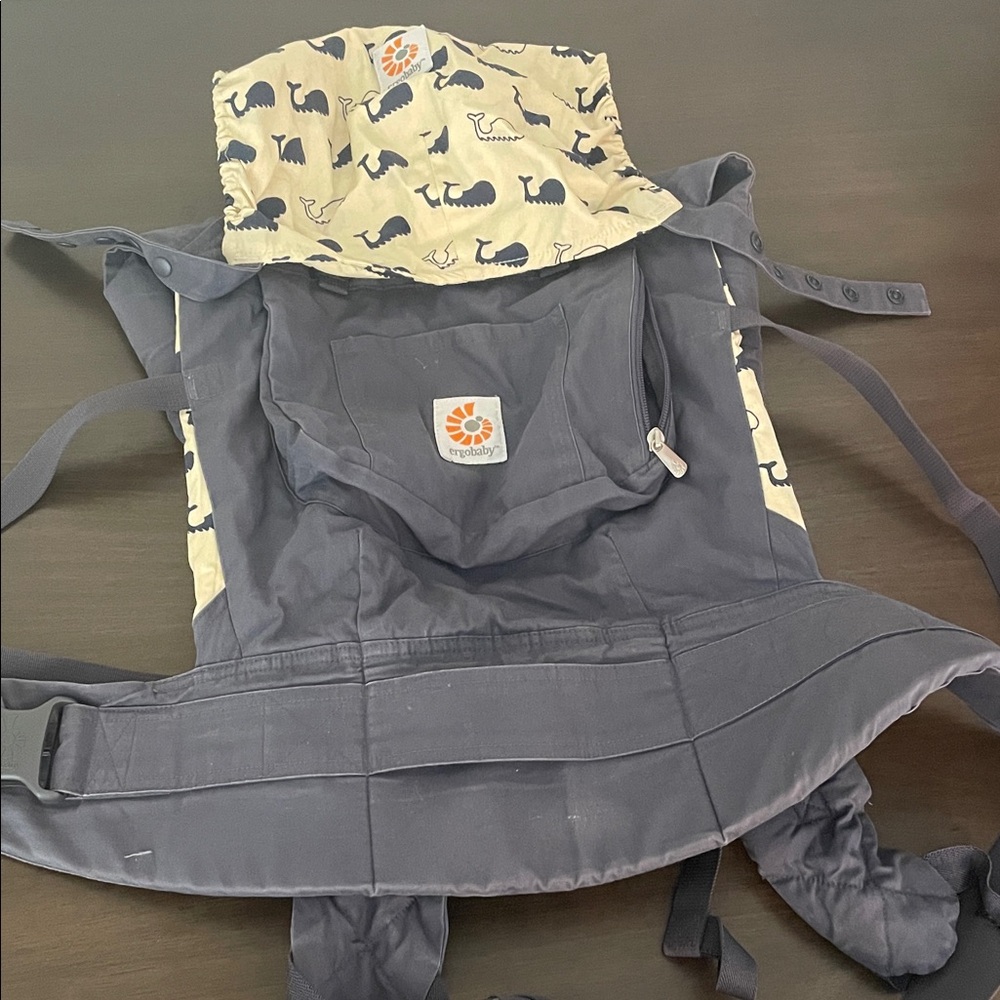 Ergobaby Gray and Cream Bag with Adjustable Straps